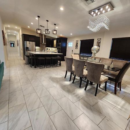 The Villa Orlando@College Park. Sleeps16 Eksteriør billede