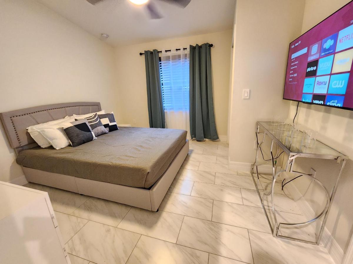 The Villa Orlando@College Park. Sleeps16 Eksteriør billede