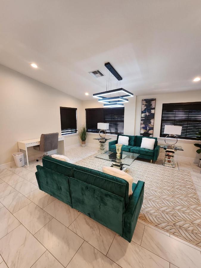The Villa Orlando@College Park. Sleeps16 Eksteriør billede
