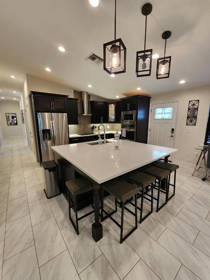 The Villa Orlando@College Park. Sleeps16 Eksteriør billede