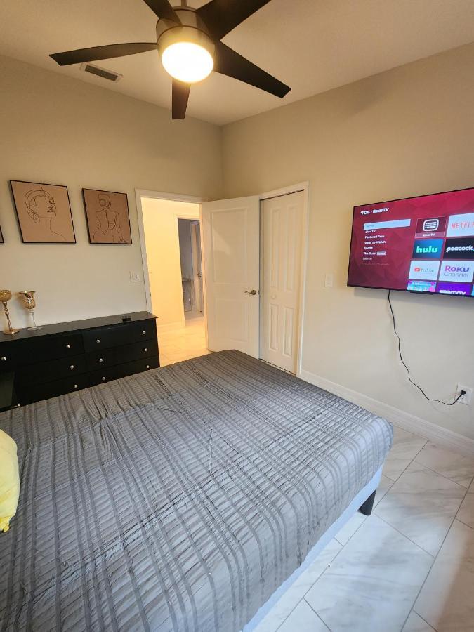 The Villa Orlando@College Park. Sleeps16 Eksteriør billede